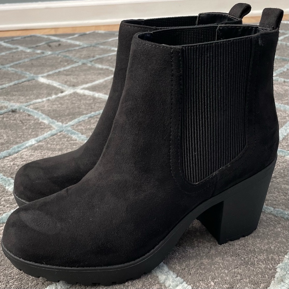 Soda Faux Suede All Black Chunky Heel Ankle Boots/ Booties for Women